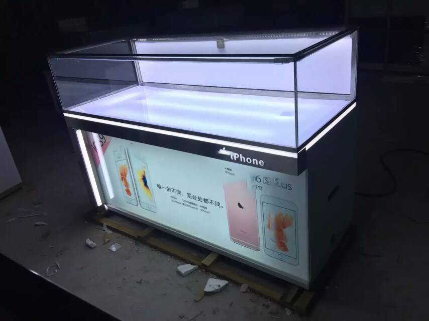 Huawei & other electronics shop display products