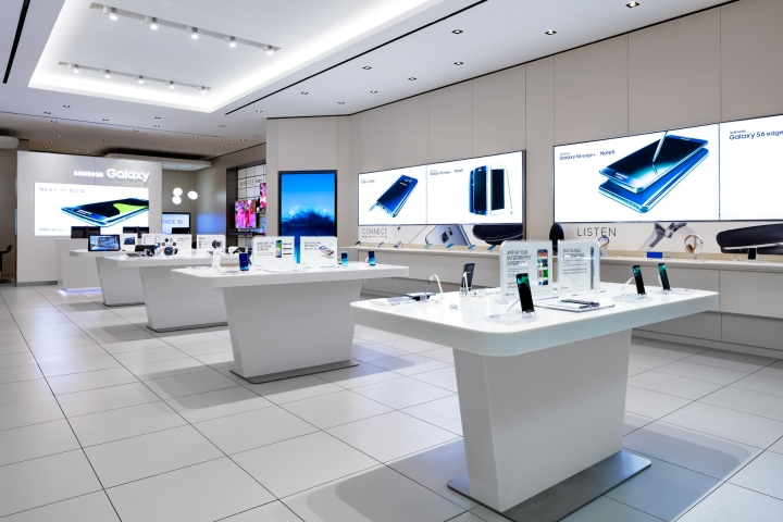 Huawei & other electronics shop display products